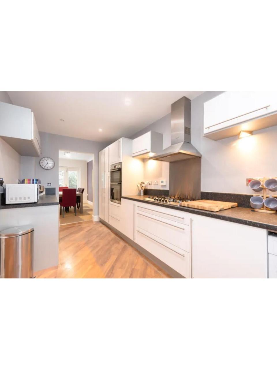 Spacious And Modern Townhouse I Pass The Keys